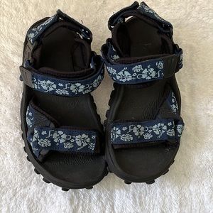 Rafters Velcro sandals size 3.